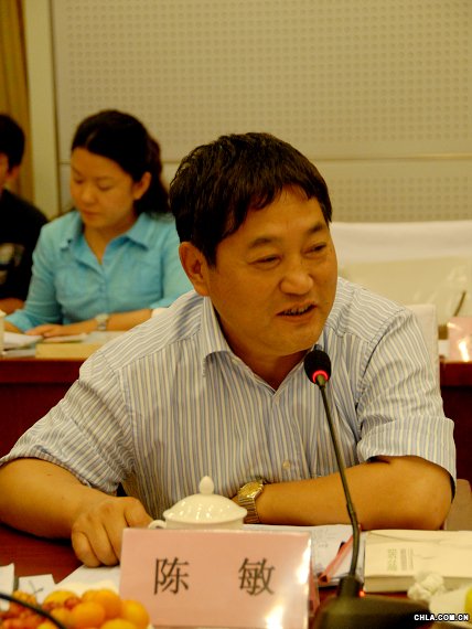 上海園林學會理事長陳敏先生在會上講話