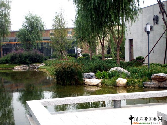 龍灣別墅商業(yè)街景觀工程人工湖駁岸