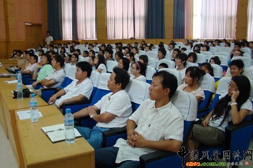 胡潔到山東大學威海分校作學術報告