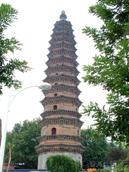 䰲
