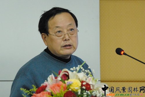 南京林業大學森林資源與環境學院教授湯庚國