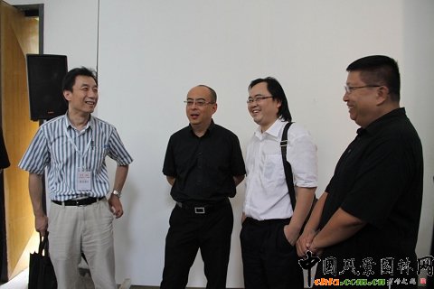 與會嘉賓熱情交流