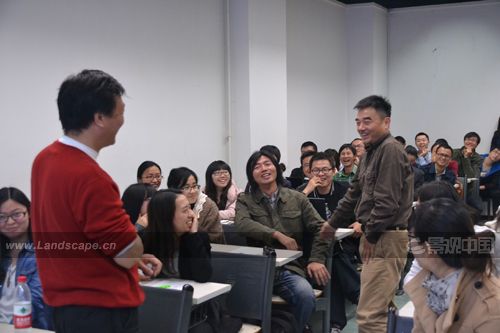 俞孔堅和楊銳解答學生提出的問題