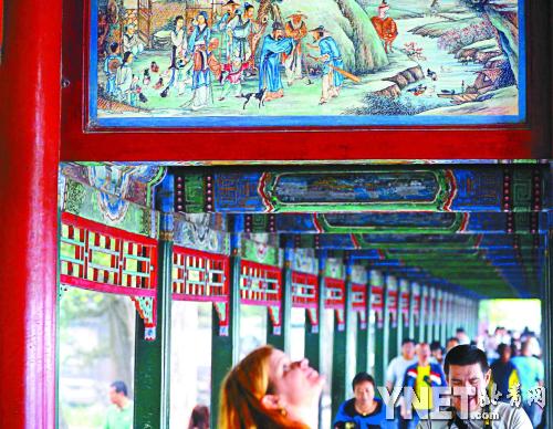  “在頤和園6萬平方米古建中，5萬平方米的古建繪制了蘇式彩畫 