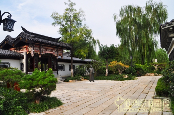 大明湖秋柳園
