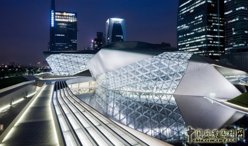 天妒英才　建筑界大師扎哈·哈迪德離世