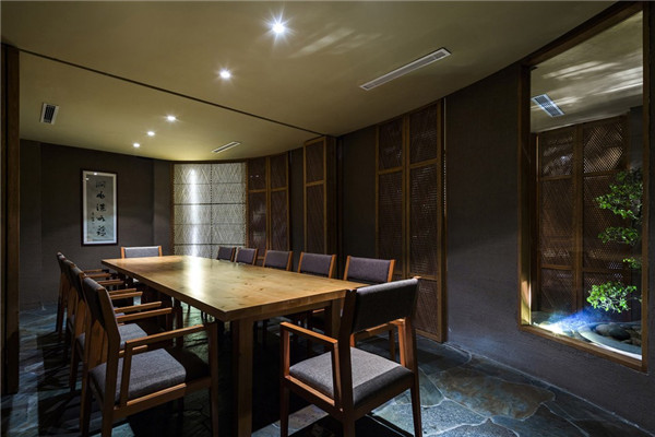 光之屋，光之舞－河內餐廳設計