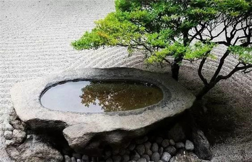 院子里造個(gè)小水景檔次提高了十倍不止