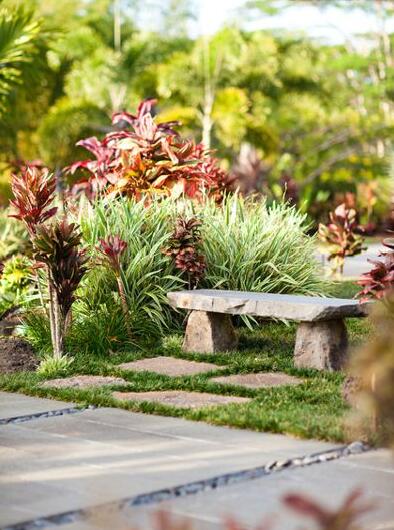 充滿藝術氣息的花園：帶有雕塑感的石頭