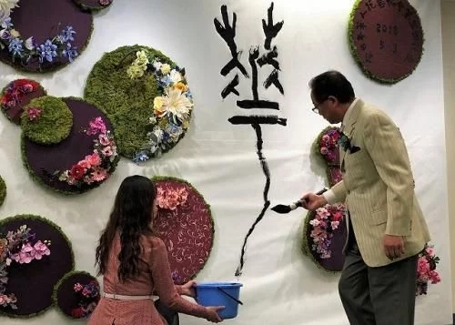 全日本華人花藝協(xié)會舉辦花展 