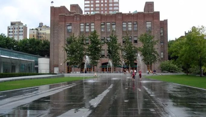 埃菲爾鐵塔周邊將改造為大花園，由哪位大師設(shè)計(jì)？