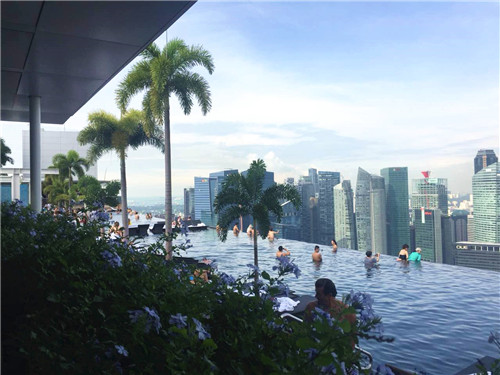無邊際泳池，令人驚嘆的空中景觀