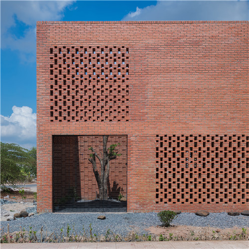 LT House