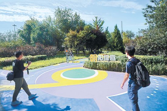 沿途串起5座公園 北京望京13公里環(huán)形綠道貫通