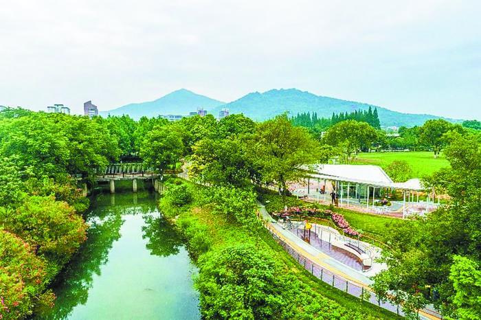 南京市建成首個(gè)無(wú)障礙花園