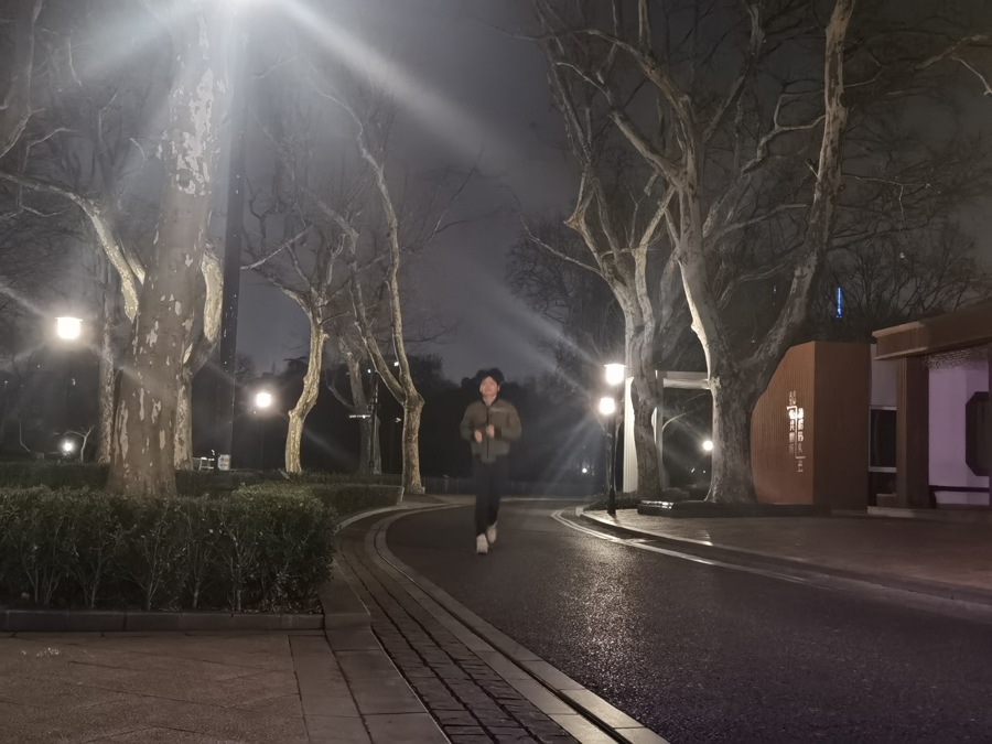 24小時公園不斷建成 會有多少人來夜游？